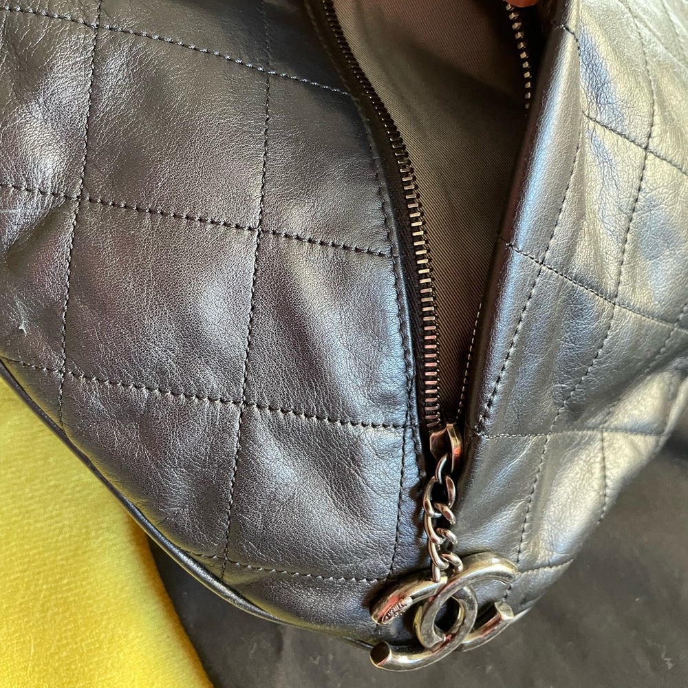 💯% Authentic Chanel hobo crossbody bag - Picture 13 of 17